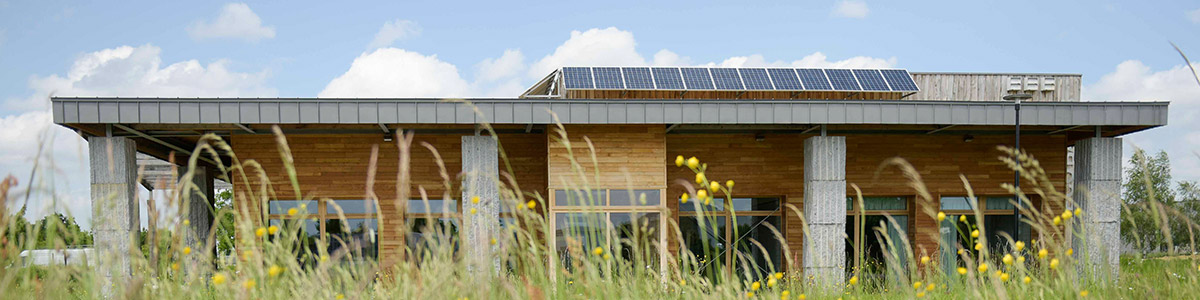 Panneaux solaires bâtiment Écobatys